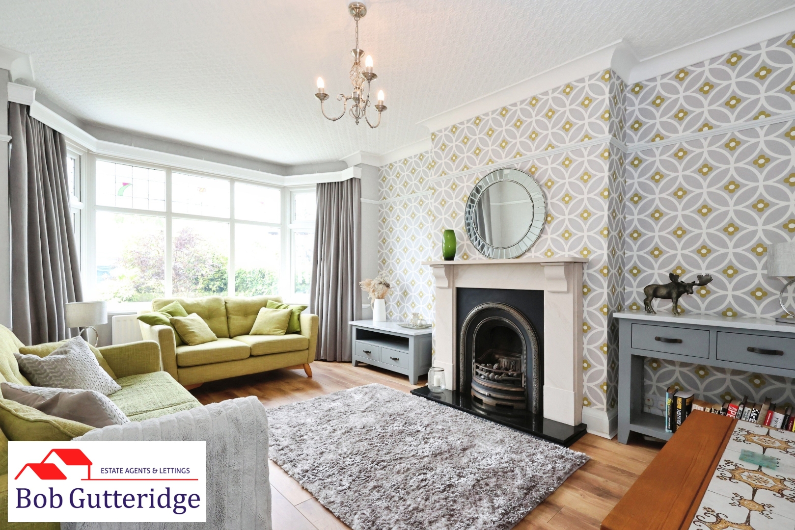 BAY FRONTED LOUNGE